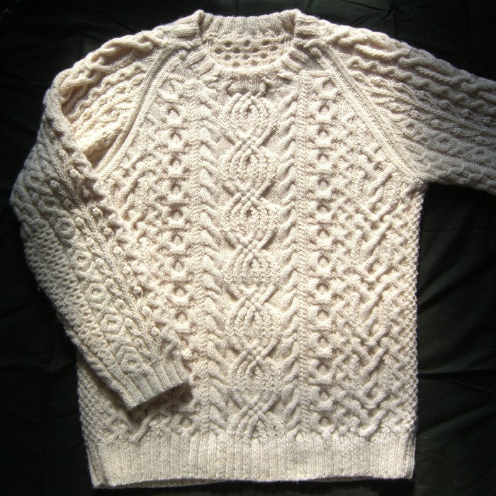 ラグラン袖のアランセーター – 不埒な編み物三昧の日々